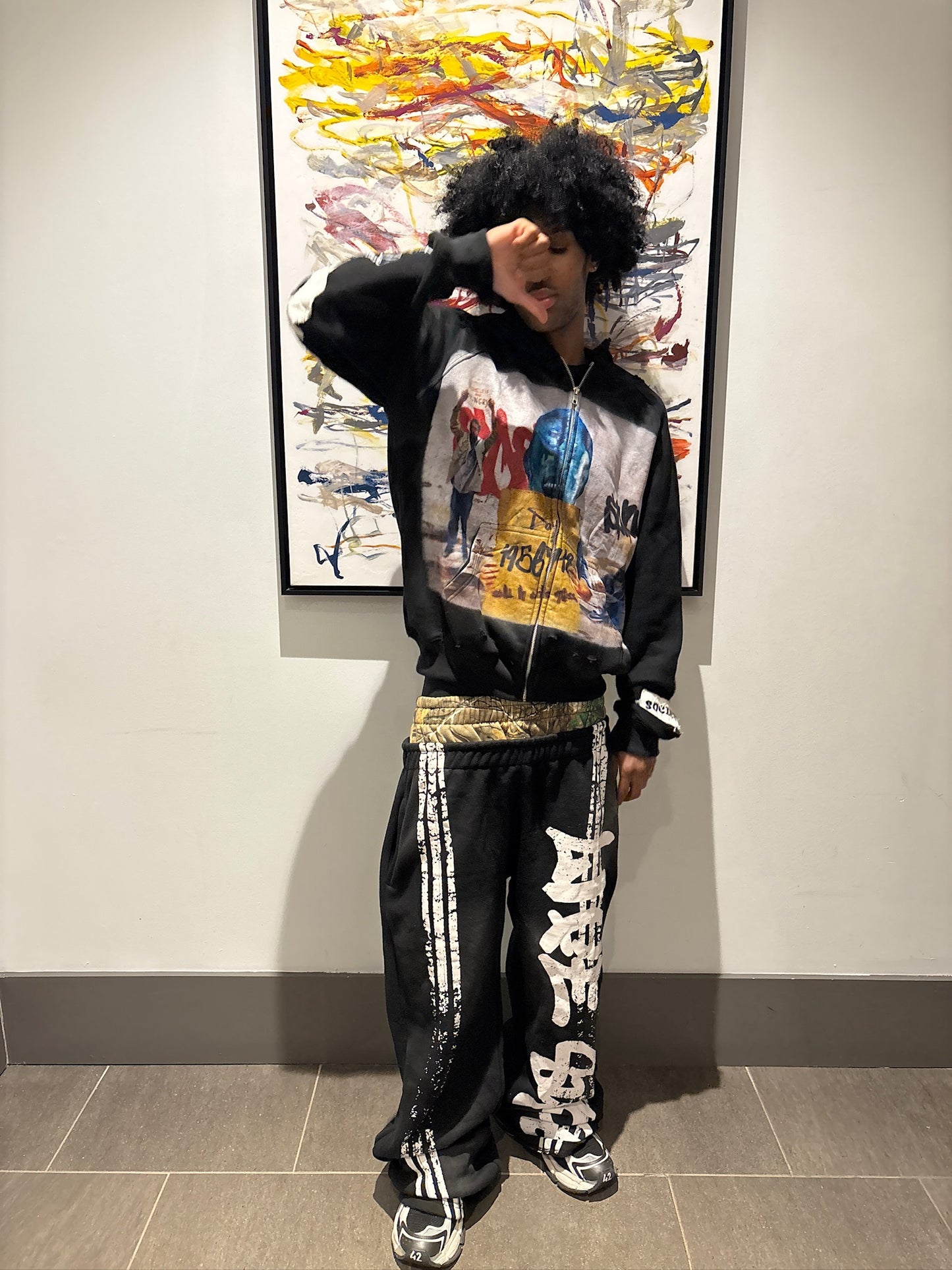 “Life sucks“ black distressed zip up