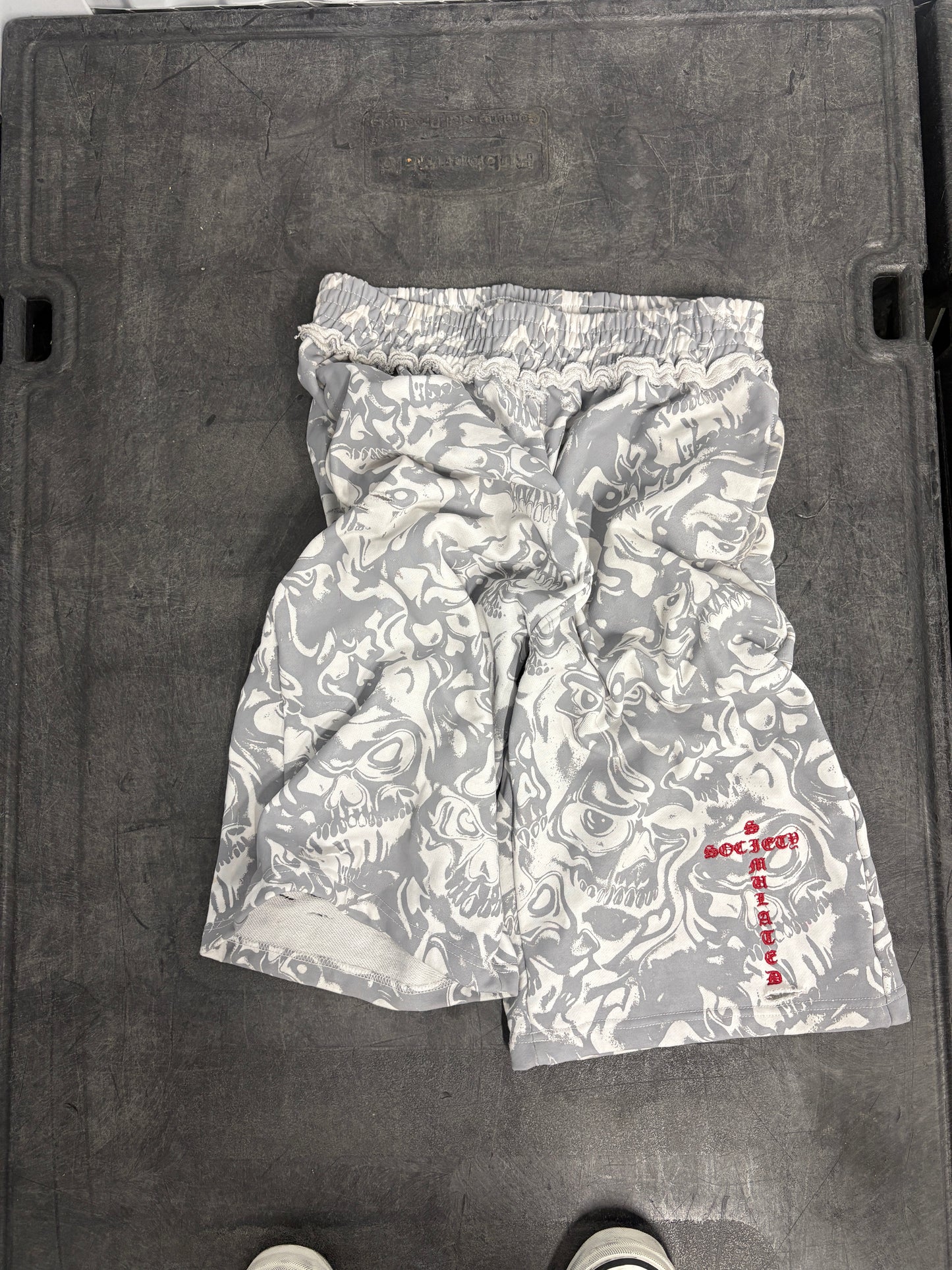 “Phantom flow” long shorts