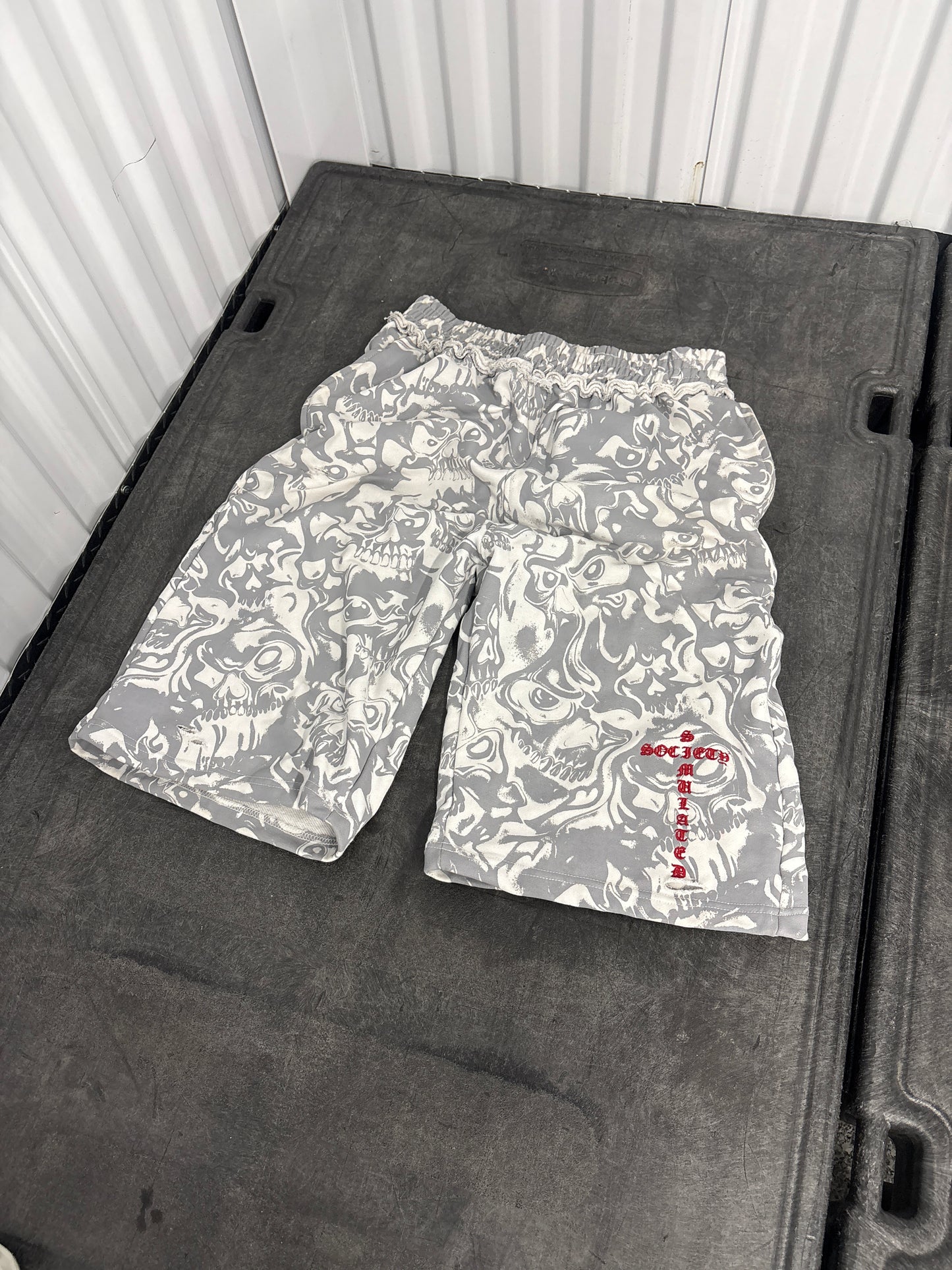 “Phantom flow” long shorts