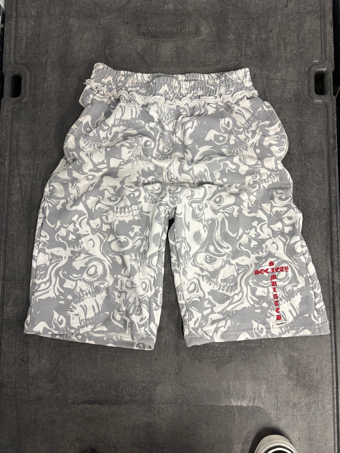 “Phantom flow” long shorts