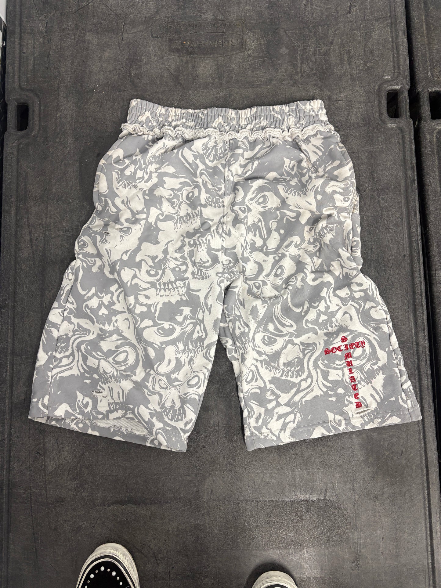 “Phantom flow” long shorts