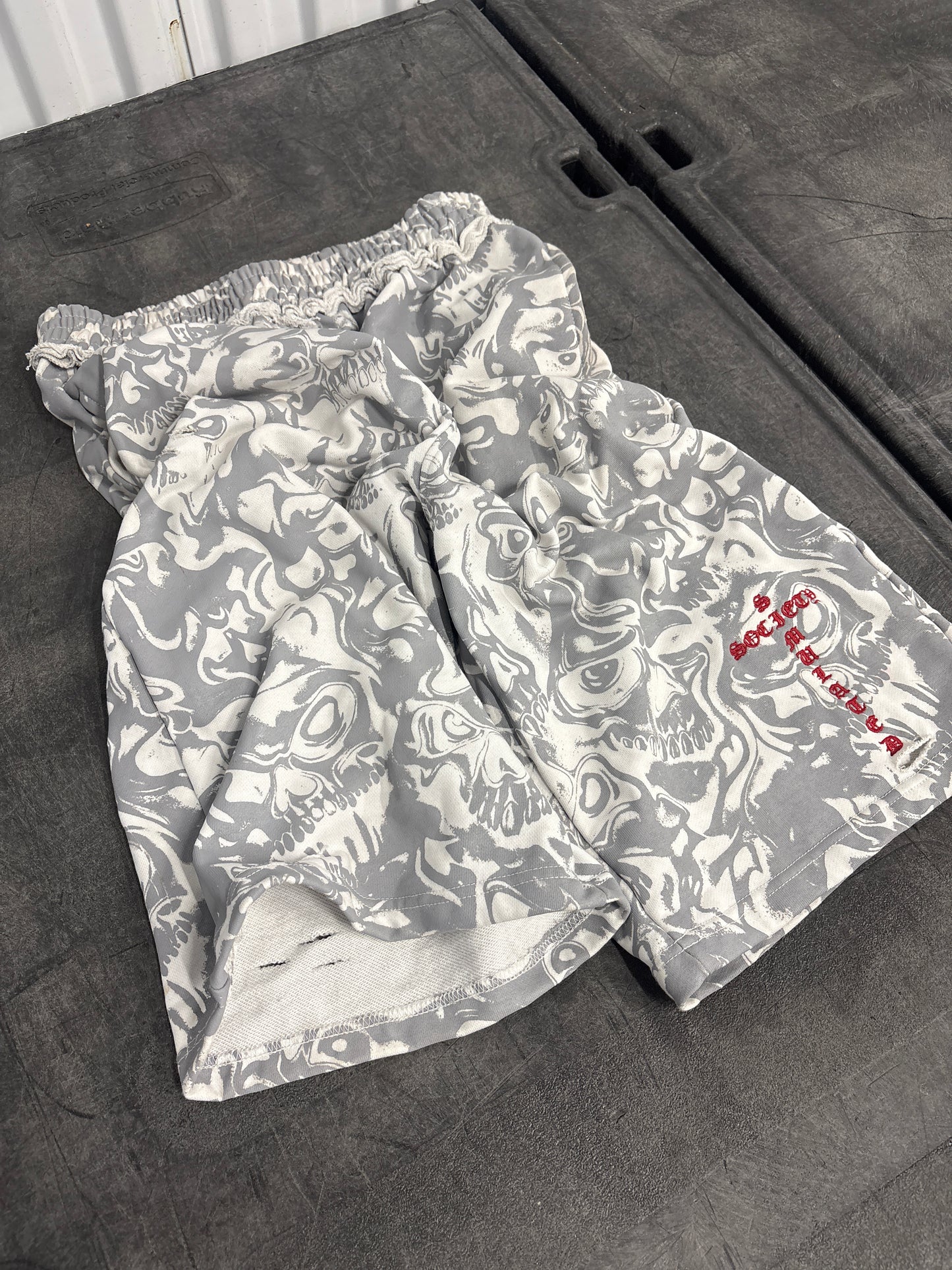 “Phantom flow” long shorts